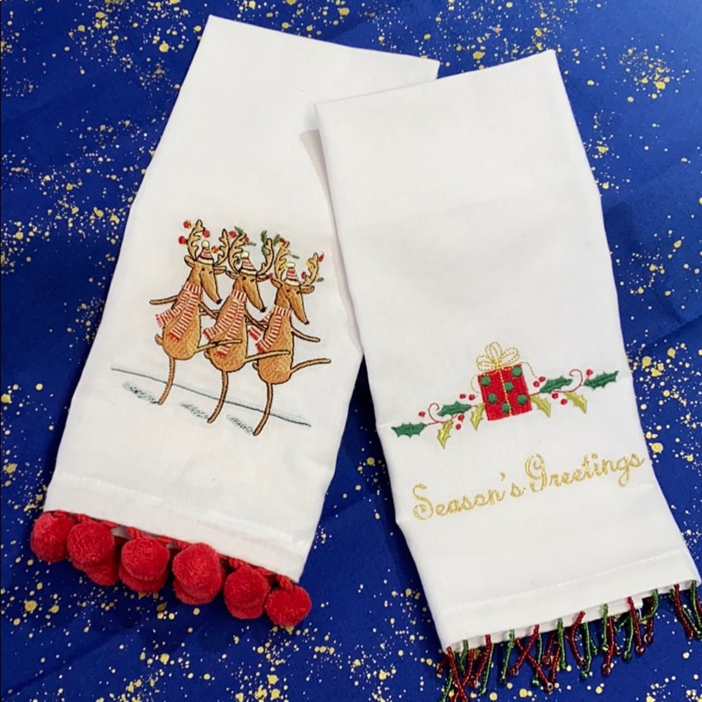 NWOT Set of 2 embroidered Christmas towels